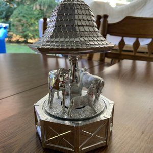 Unique Williamsburg by Reed & Barton Farmyard Friends Music Box---EUC